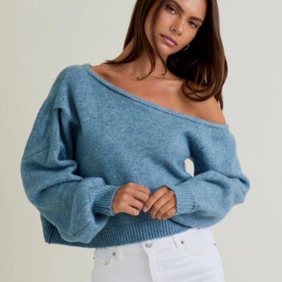 Le Lis Asymmetrical Shoulder Sweater Top - Picture 1 of 1